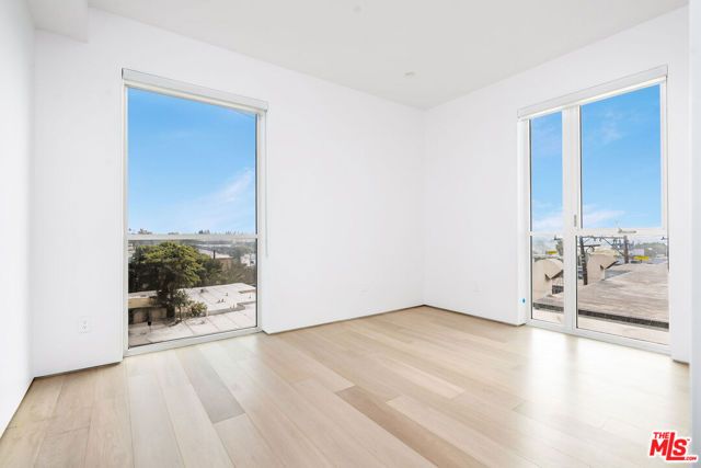 1136 N La Cienega Boulevard 203, West Hollywood, CA 90069