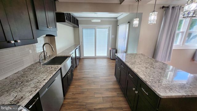 1112 KENT LN, Philadelphia, PA 19115