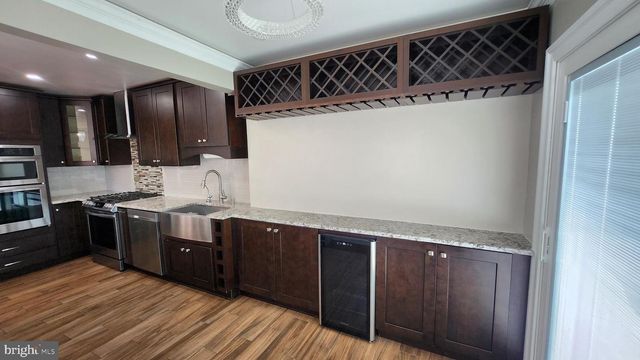 1112 KENT LN, Philadelphia, PA 19115