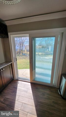 1112 KENT LN, Philadelphia, PA 19115