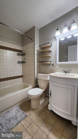 1112 KENT LN, Philadelphia, PA 19115