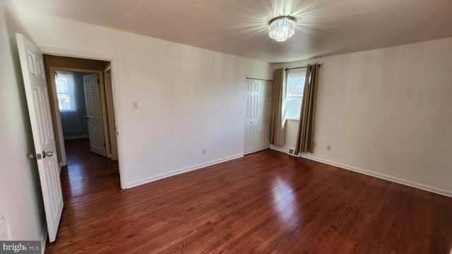 1112 KENT LN, Philadelphia, PA 19115