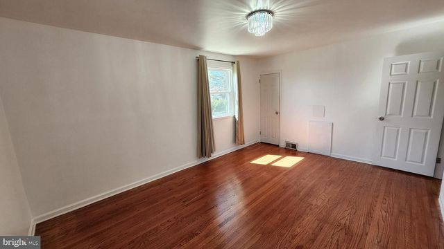 1112 KENT LN, Philadelphia, PA 19115