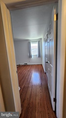 1112 KENT LN, Philadelphia, PA 19115