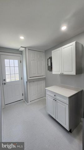 1112 KENT LN, Philadelphia, PA 19115