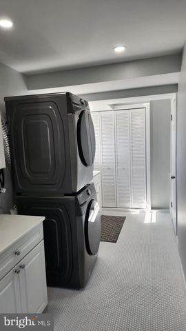 1112 KENT LN, Philadelphia, PA 19115