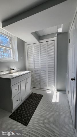 1112 KENT LN, Philadelphia, PA 19115