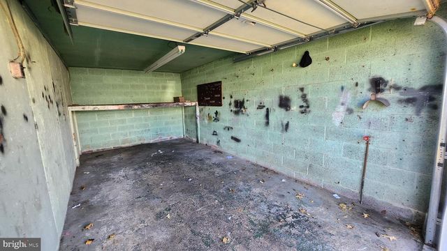 1112 KENT LN, Philadelphia, PA 19115