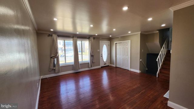 1112 KENT LN, Philadelphia, PA 19115