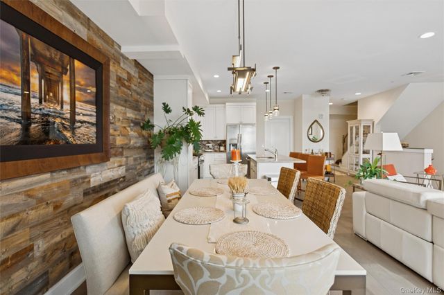 352 Marina Pointe Drive 352, East Rockaway, NY 11518