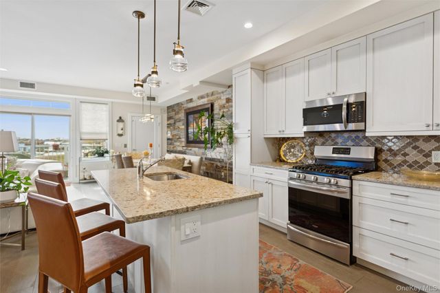 352 Marina Pointe Drive 352, East Rockaway, NY 11518