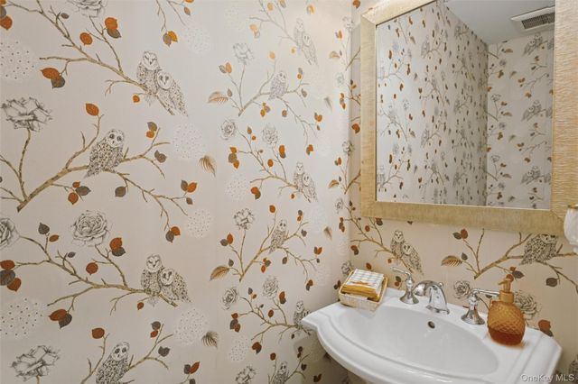 352 Marina Pointe Drive 352, East Rockaway, NY 11518