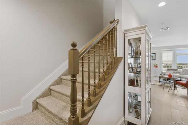 352 Marina Pointe Drive 352, East Rockaway, NY 11518