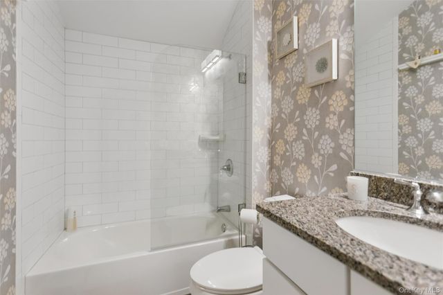 352 Marina Pointe Drive 352, East Rockaway, NY 11518