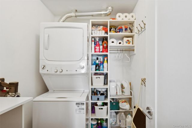 352 Marina Pointe Drive 352, East Rockaway, NY 11518