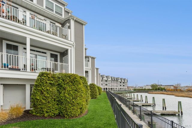 352 Marina Pointe Drive 352, East Rockaway, NY 11518