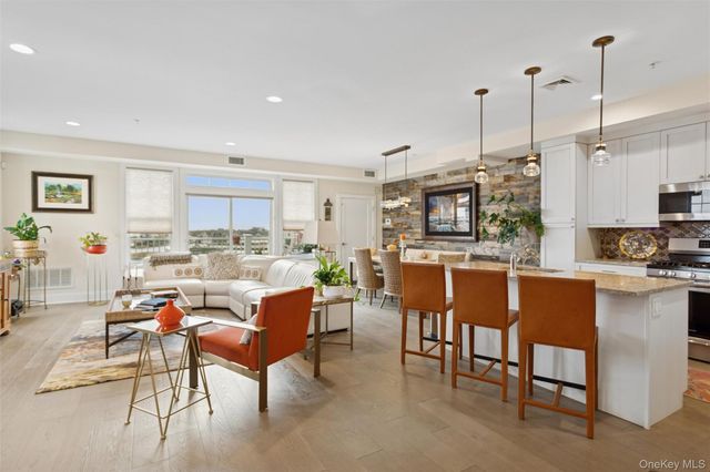 352 Marina Pointe Drive 352, East Rockaway, NY 11518