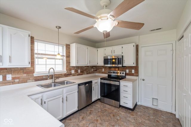 1122 Lake Tree Place, Indianapolis, IN 46217