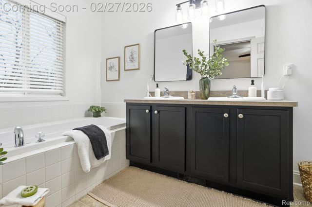 6186 Cheshire Park Drive, Independence Charter Township, MI 48346