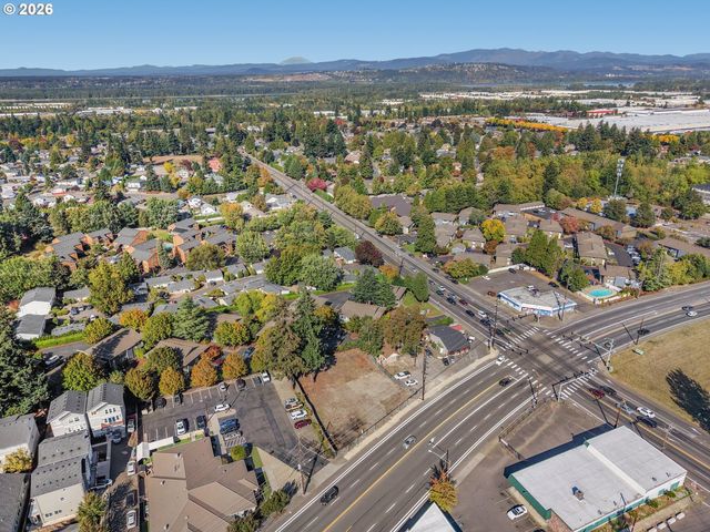 16057 Ne HALSEY St E, Portland, OR 97230