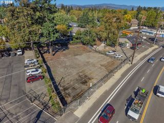 16057 Ne HALSEY St E, Portland, OR 97230