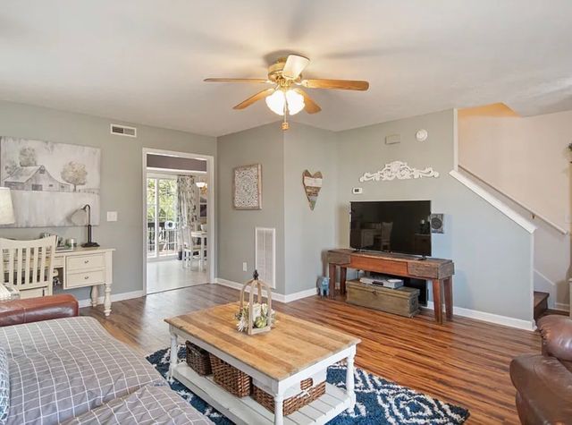 1303 E Nir Shreibman Blvd, La Vergne, TN 37086