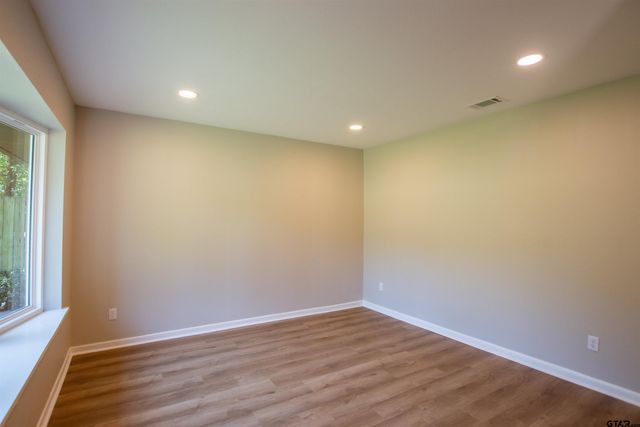 2819 Juniper Ln, Tyler, TX 75701
