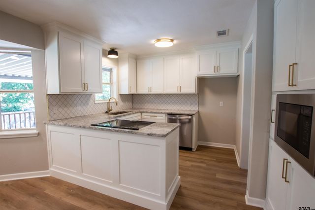 2819 Juniper Ln, Tyler, TX 75701