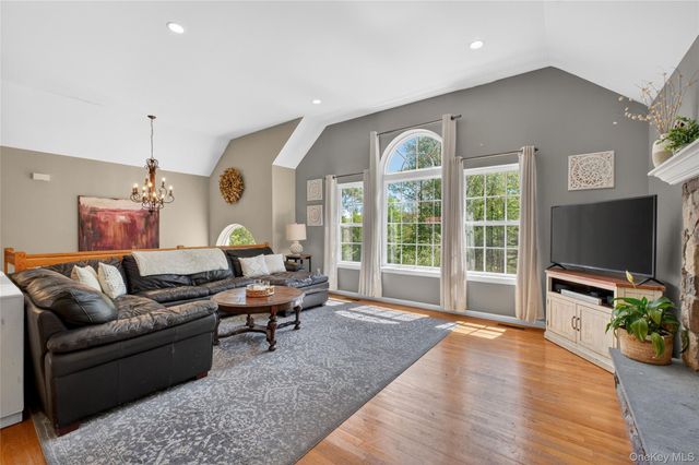 22 Hazel Hill Road, Mahopac, NY 10541