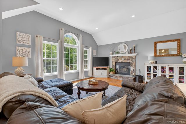 22 Hazel Hill Road, Mahopac, NY 10541