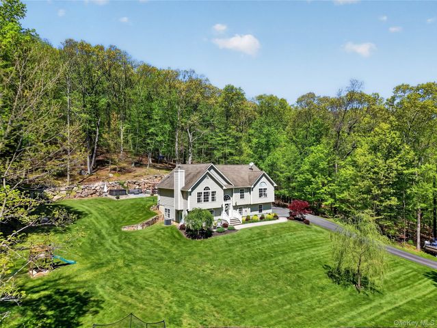 22 Hazel Hill Road, Mahopac, NY 10541