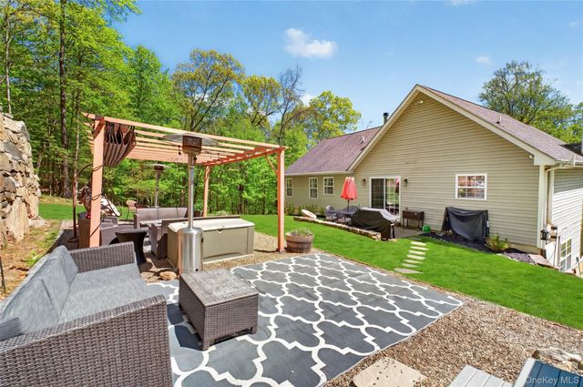 22 Hazel Hill Road, Mahopac, NY 10541