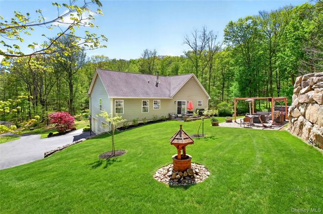 22 Hazel Hill Road, Mahopac, NY 10541