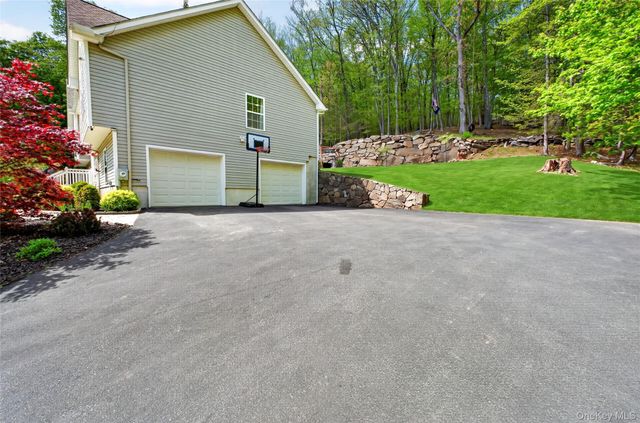 22 Hazel Hill Road, Mahopac, NY 10541