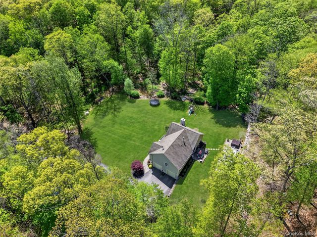 22 Hazel Hill Road, Mahopac, NY 10541