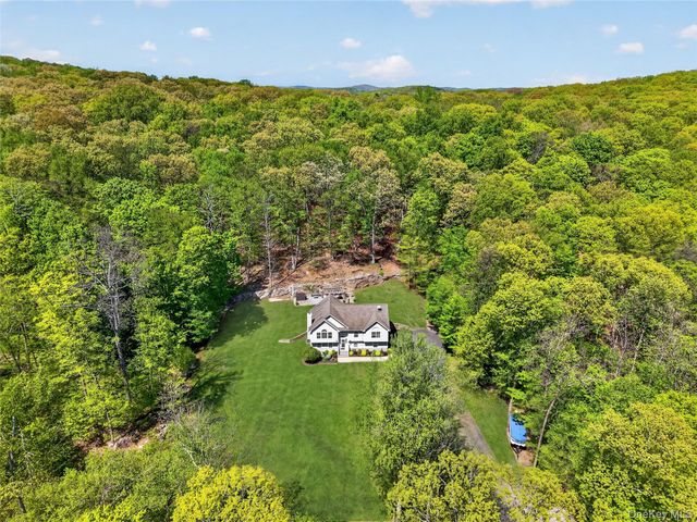 22 Hazel Hill Road, Mahopac, NY 10541