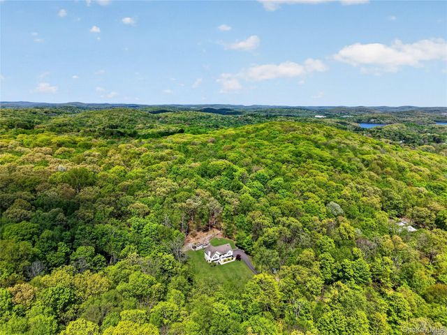 22 Hazel Hill Road, Mahopac, NY 10541