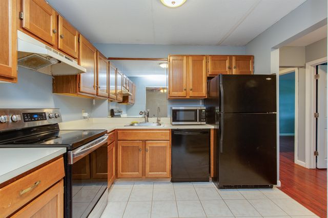 3 Fairfax Ave Unit 143, Derry, NH 03038