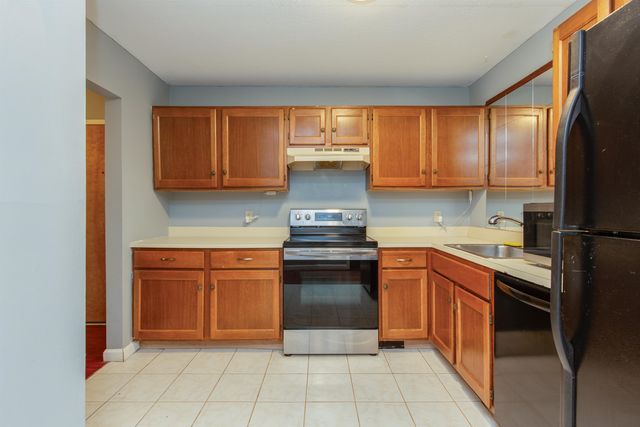 3 Fairfax Ave Unit 143, Derry, NH 03038