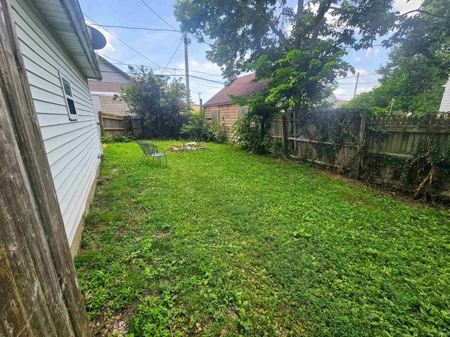27 W Orchard Place, Muncie, IN 47305