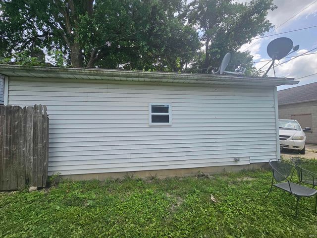 27 W Orchard Place, Muncie, IN 47305