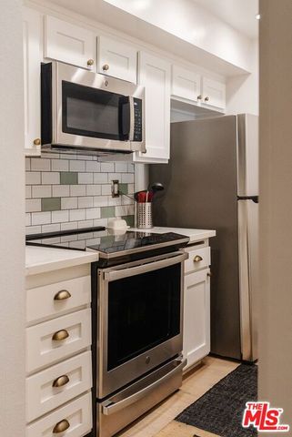 1230 N Sweetzer Avenue 204, West Hollywood, CA 90069