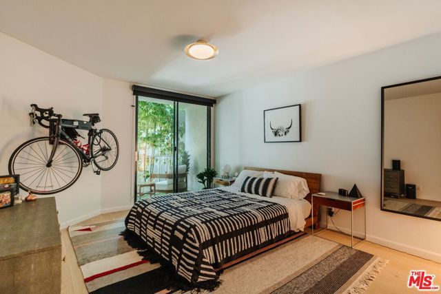 1230 N Sweetzer Avenue 204, West Hollywood, CA 90069