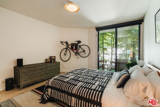 1230 N Sweetzer Avenue 204, West Hollywood, CA 90069