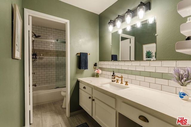1230 N Sweetzer Avenue 204, West Hollywood, CA 90069