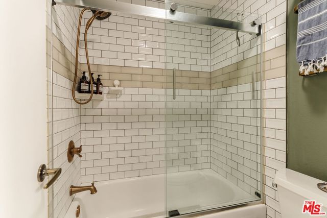 1230 N Sweetzer Avenue 204, West Hollywood, CA 90069