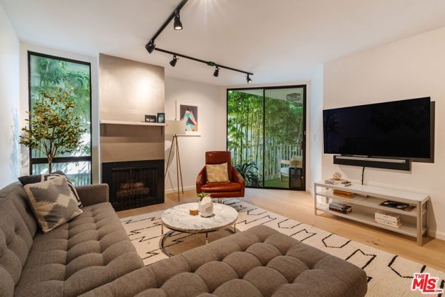1230 N Sweetzer Avenue 204, West Hollywood, CA 90069