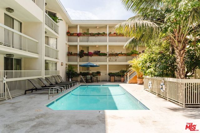 1230 N Sweetzer Avenue 204, West Hollywood, CA 90069