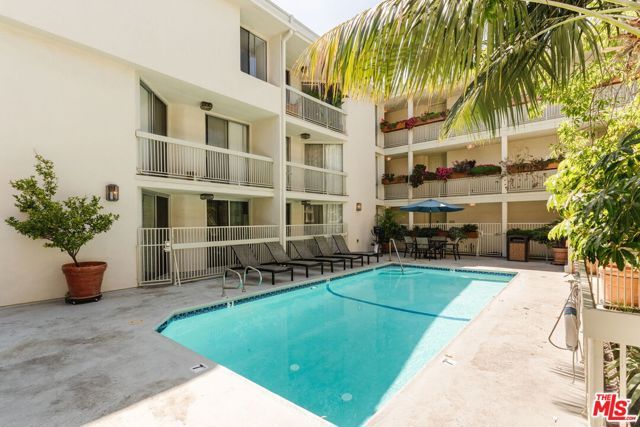 1230 N Sweetzer Avenue 204, West Hollywood, CA 90069
