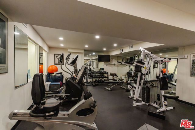 1230 N Sweetzer Avenue 204, West Hollywood, CA 90069